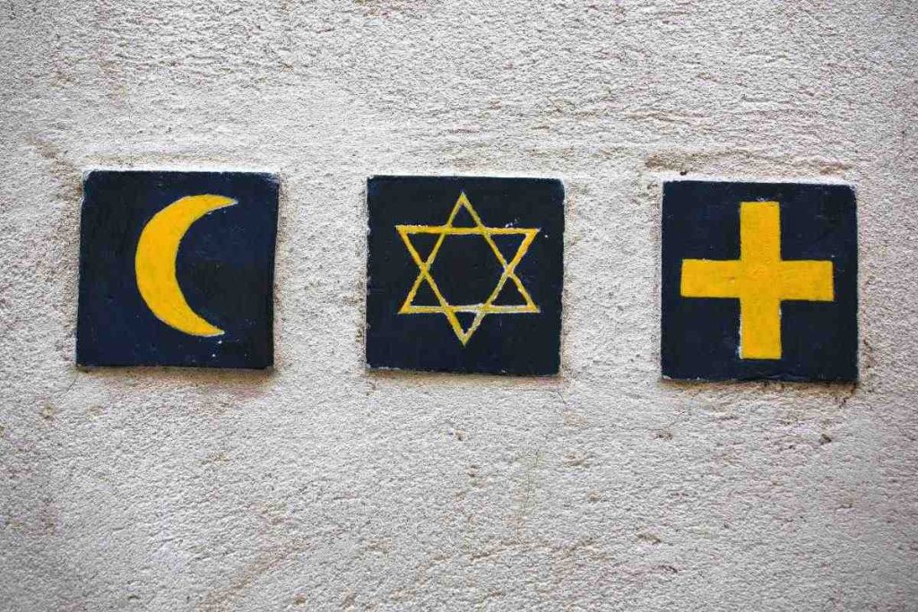 A három vallás egy tőről, ám számos forrásból fakad. Kép forrása